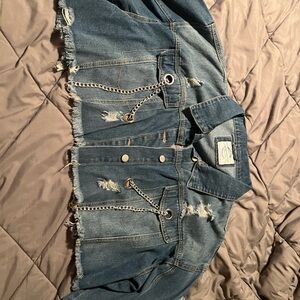 Women’s cropped Jean jacket with silver chains like new